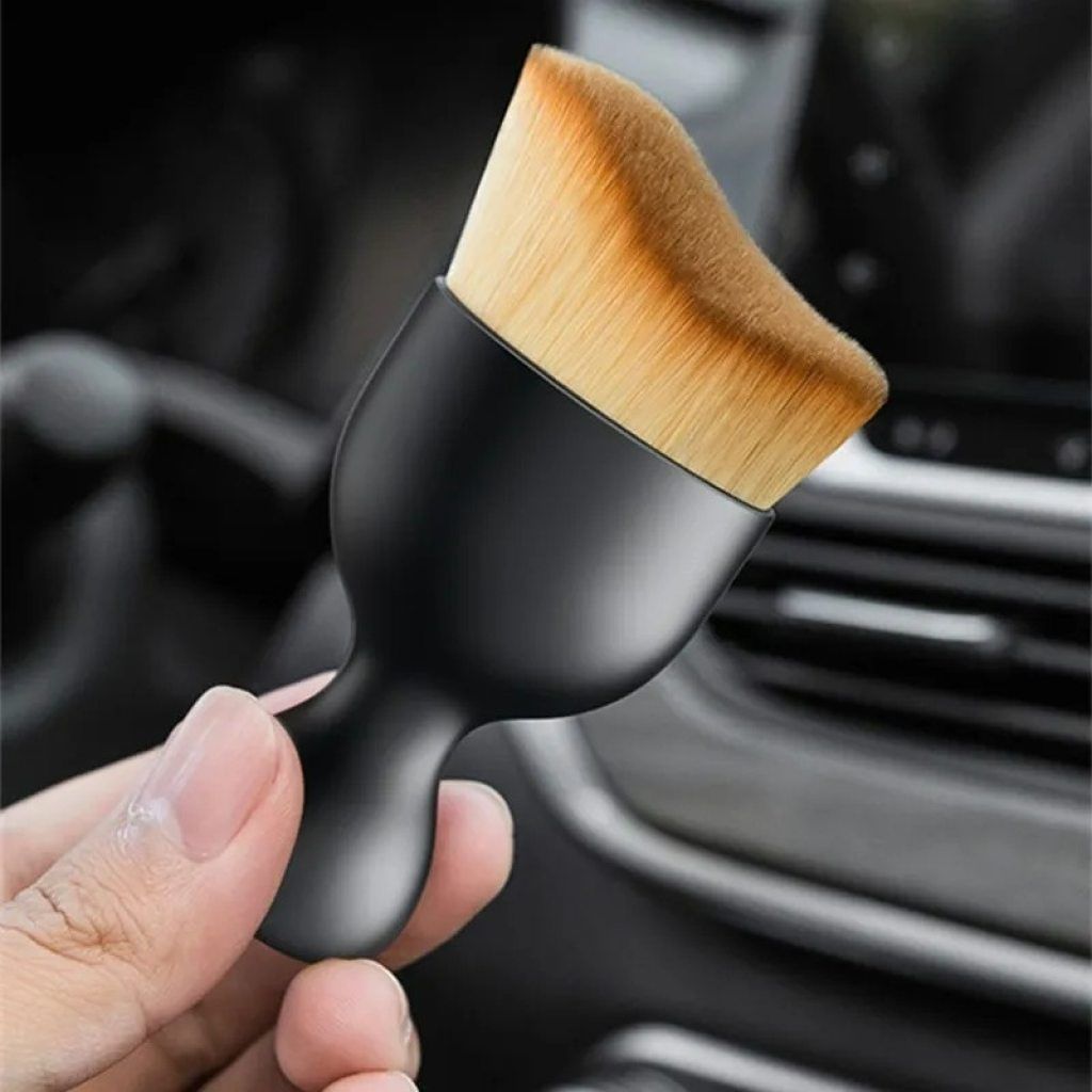 WUGO::Multi-Use Sun Screen Facial Cream and Makeup Best For Application Brush, Blending Of Liquid and Cream Based Products, Suitable for Car Interior Cleaning Beauty Mini Brush and AC Vent Cleaner Dashboard Cleaner.