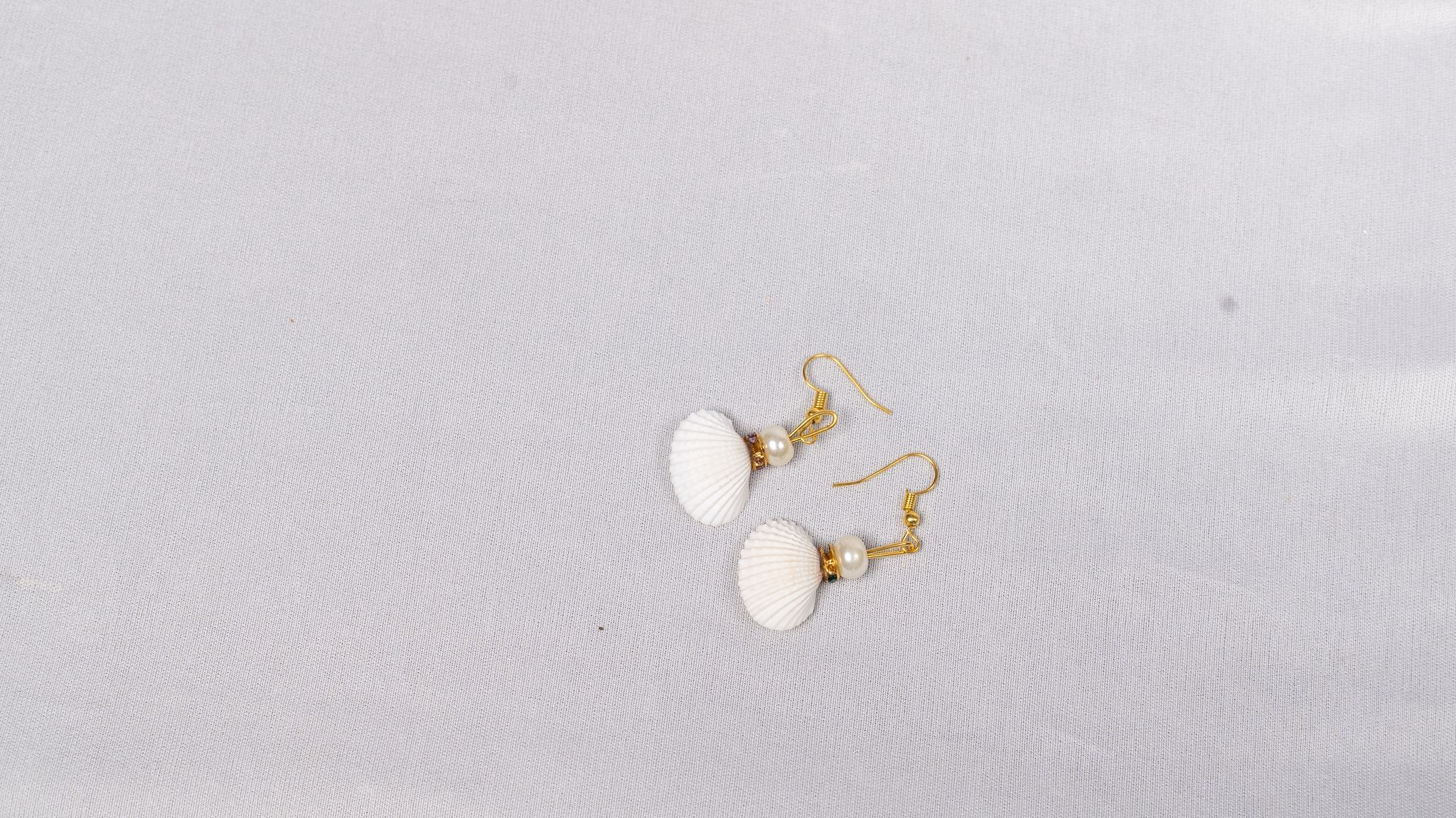 Gold Shell Pearl Earrings