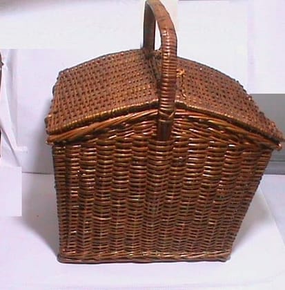 Vintage Wicker Picnic Basket with Lid and Carrying Handle