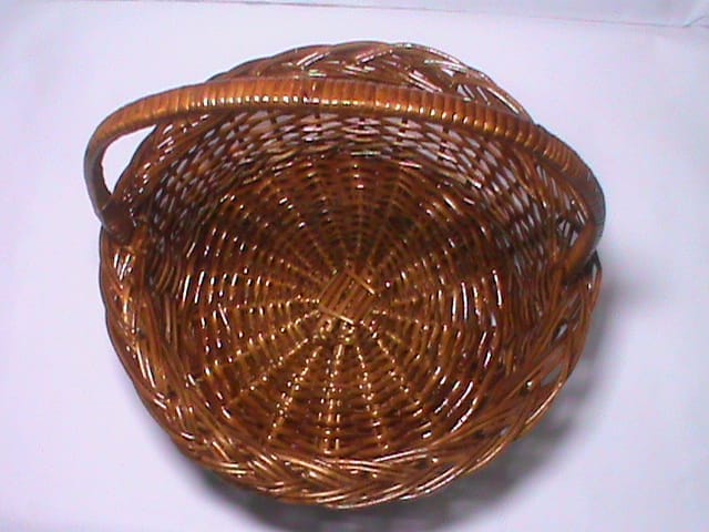 Wicker Picnic Basket with Lid and Carrying Handle MEDIUM