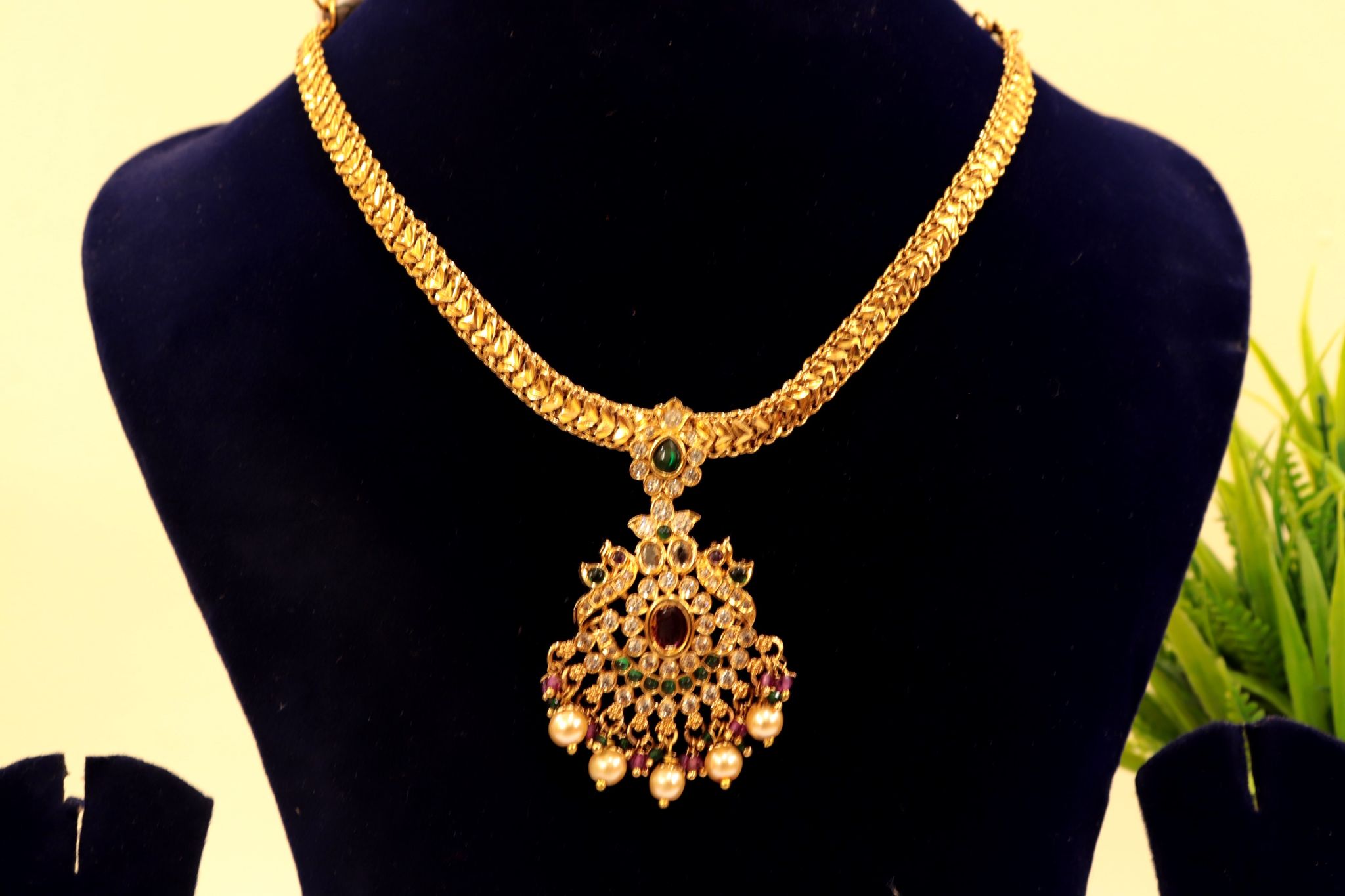 Gold Necklace with Pendant and Pearls