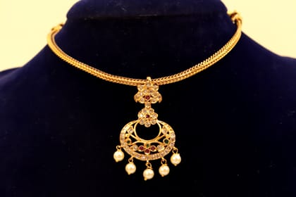 Gold Pendant Set with Pearls and Stones