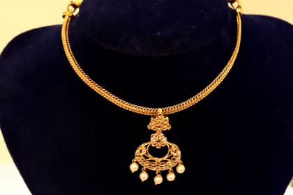 Gold Pendant Set with Pearls and Multicolor Stones