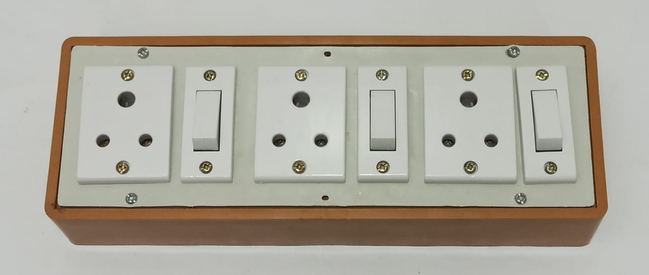 6A 3 Sockets (3 Pin Socket) & 3 Switch Extension Box with 6A Plug & 5m Wire