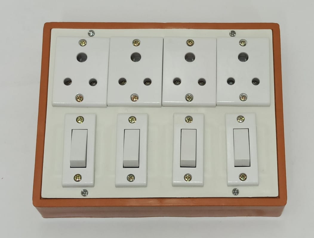 6A 4 Sockets (3 Pin Socket) & 4 Switch (Square) Extension Box with 6A Plug & 15m Wire