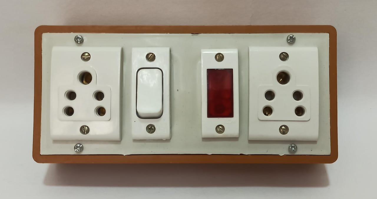 6A 2 Sockets (5 Pin Socket) & 1 Switch Extension Box with Indicator, 6A Plug & 5m Wire