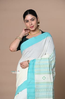 Rajsi ~ Handloom Pure Cotton Saree with Classic Border and Pallu~ white