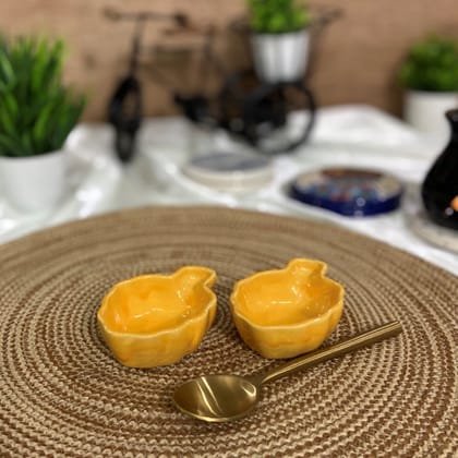 Ceramic Dining Yellow Leaf Shaped Ceramic Dip Bowls Set of 2