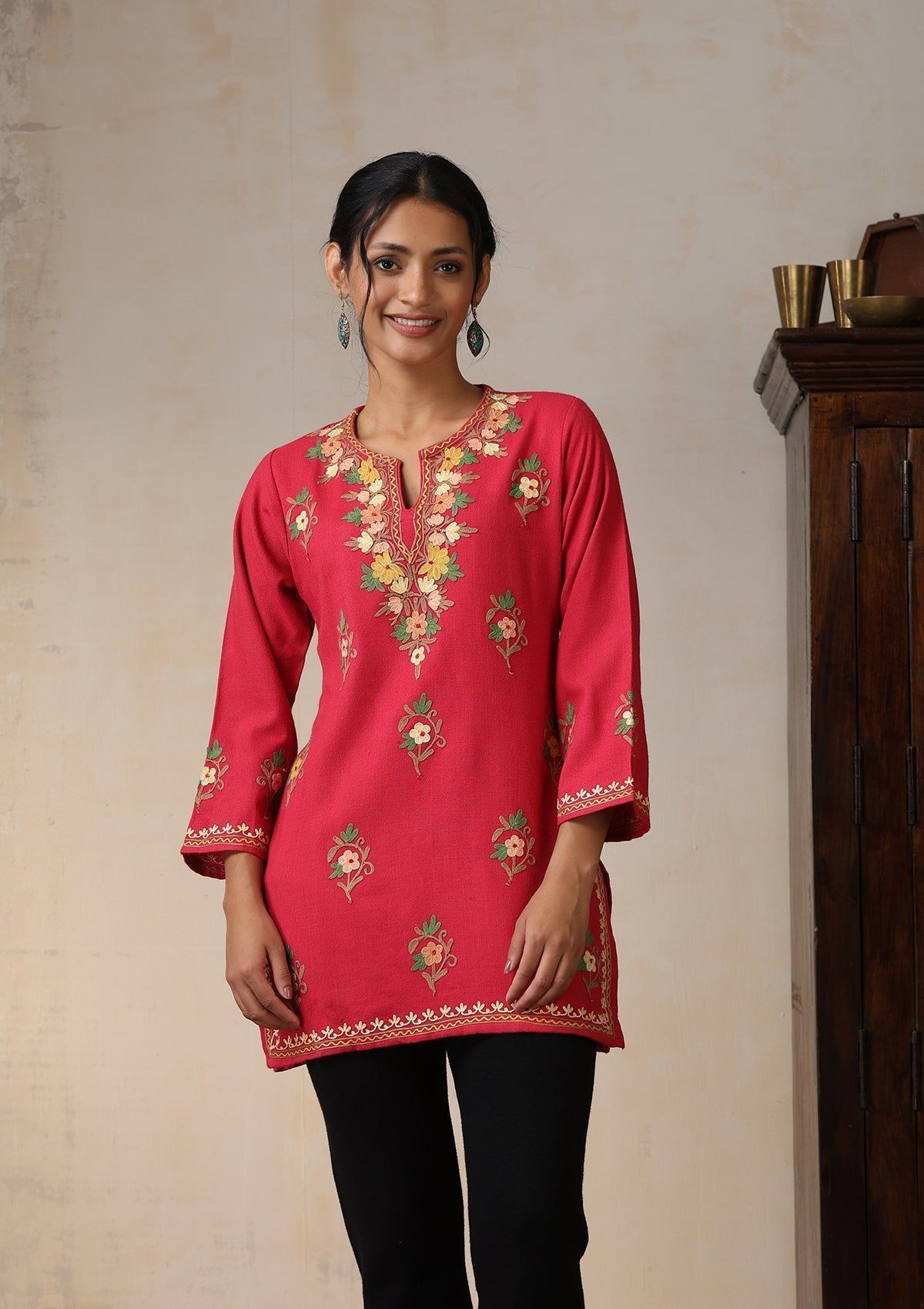 HOC Crafts Aari Embroidered Woollen Solid Women's Short Kurta - Pink