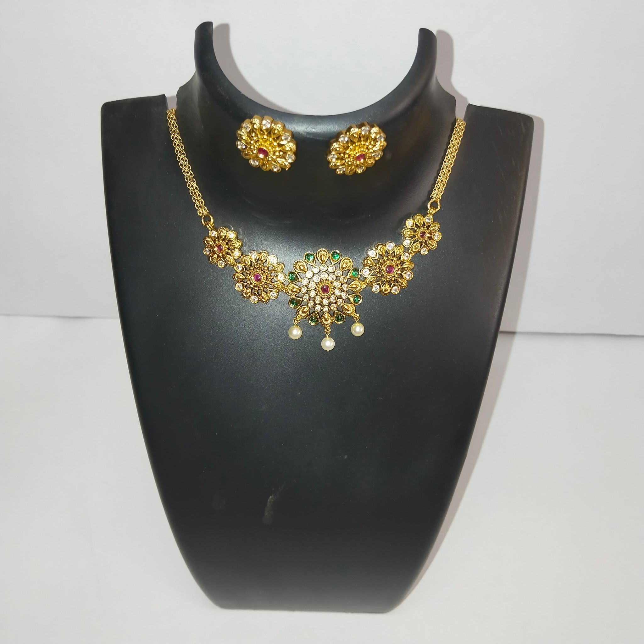  Gold-plated Kundan and pearl choker necklace set with earrings for women