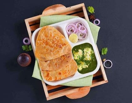 Palak Chicken & Paratha Lunchbox