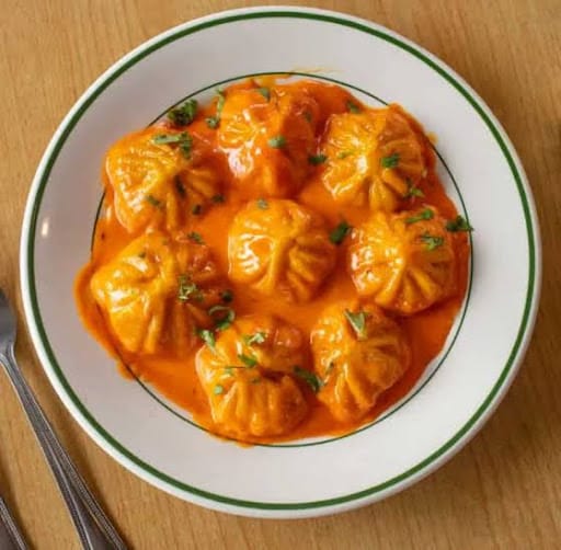Makhani Gravy Paneer Momos