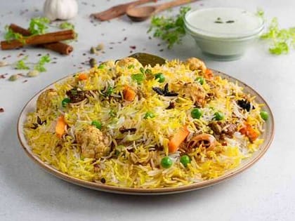 Hyderabadi Dum Veg Biryani (Serves 1).