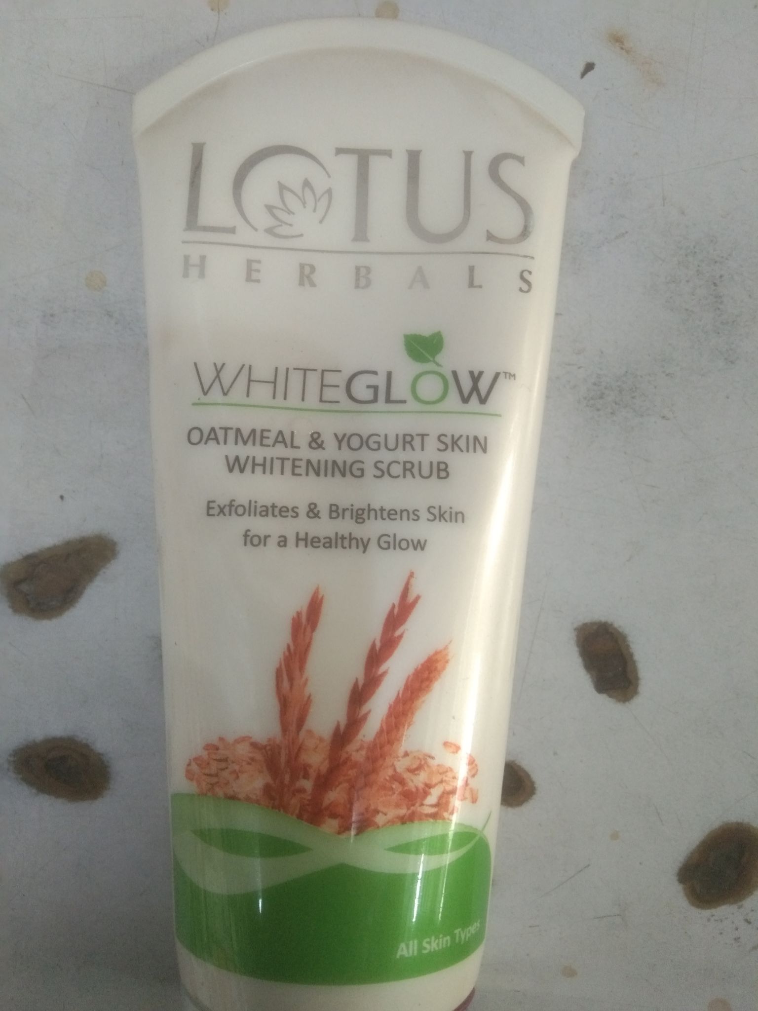 Lotus Herbals Whiteglow™ Oatmeal & yogurt skin Whitening scrub Exfoliates & brightens skin For a healthy glow 