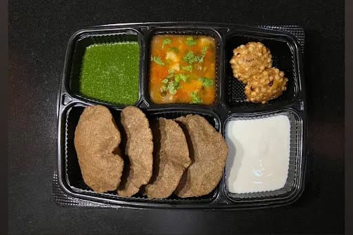 Kuttu Atta Poori With Sabji And Chutney