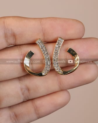 Stone & Gold Curve Stud