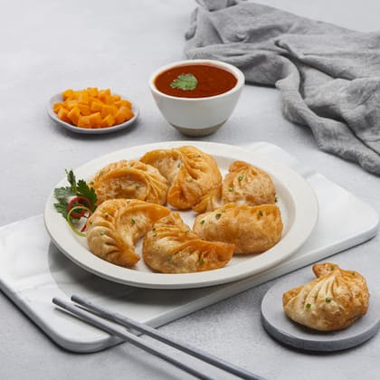 Fried Chicken Schezwan With Momo Chutney