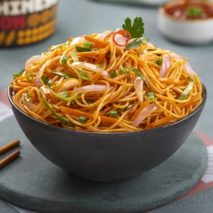 Veg Schezwan Noodles - Half (500 ml)