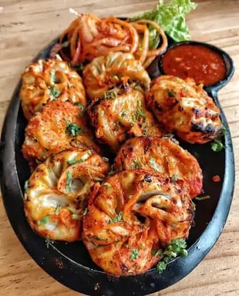Veg Tandoori Maida Momos [8 Pieces]