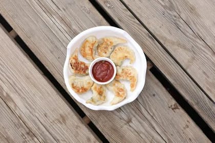 Chicken Pan Fried Schezwan Momo