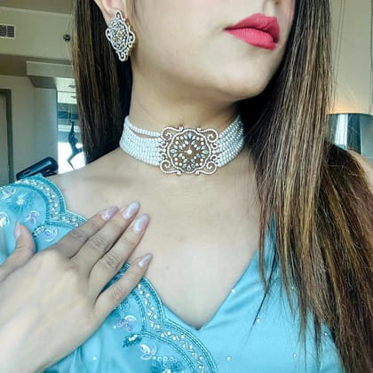 Nayaab Ad Navya neckpiece