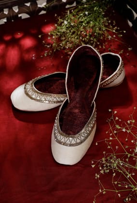 Shagufta White Silk Embroidered Velvet Juttis-35