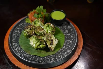 Malai Broccoli Hari Mirch [6 Pieces]