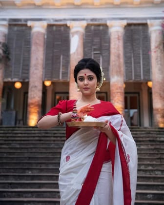 White Red Archaic Traditional Kanchi Soft Silk Sari With Attached Blouse