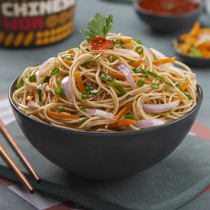 Veg Chinese Hakka Noodles - Half (500 ml)