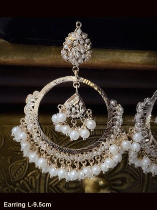 9.5cm long jadau Chandbali with leaf shaped hanging tukdi in center(Weight-57gm)-White