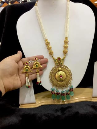 Antique Necklace Sets  3688856-Long Necklaces / Copper Alloy / Mint