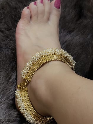 Broad chain(1cm) dotted design anklets with pearly cluster lace