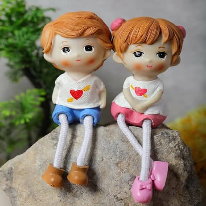 GM Cute Couple Hanging Legs Showpiece