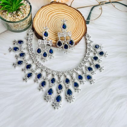 halie ad neckpiece - Blue