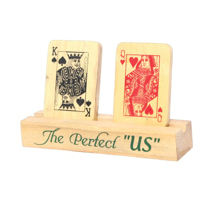 IVEI Poker Themed King and Queen Wooden Showpiece