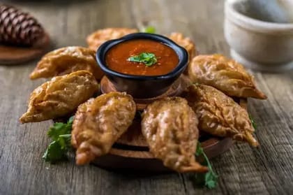 Chicken Fry Ragi Momos [8 Pieces]
