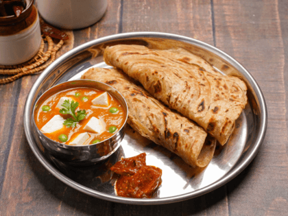 Matar Paneer With Paratha-2pc