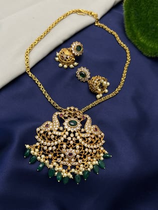 Antique Pendant Necklace 015
