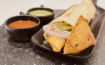 Samosa Dhamaka Roll