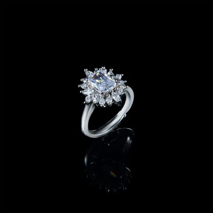 Pretty Flower Zircon Ring