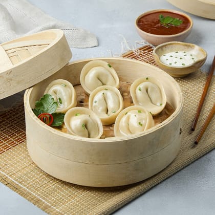 Veg Momos With Momo Chutney