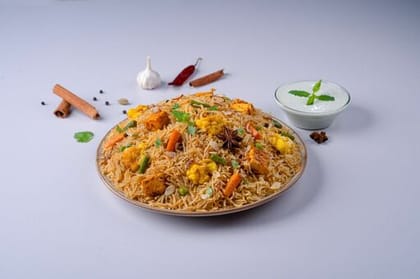 Hyderabadi Paneer Subz Biryani - Serves 1.