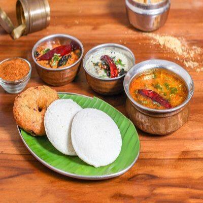Idli [2 Pieces] With Vada [1 Piece]