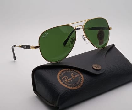 Ray-Ban ( RB ) New Stylish Green & Gold 1208 Wayfarer Master Pcs Sunglass For Unisex