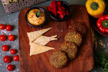 Hummus with falafel