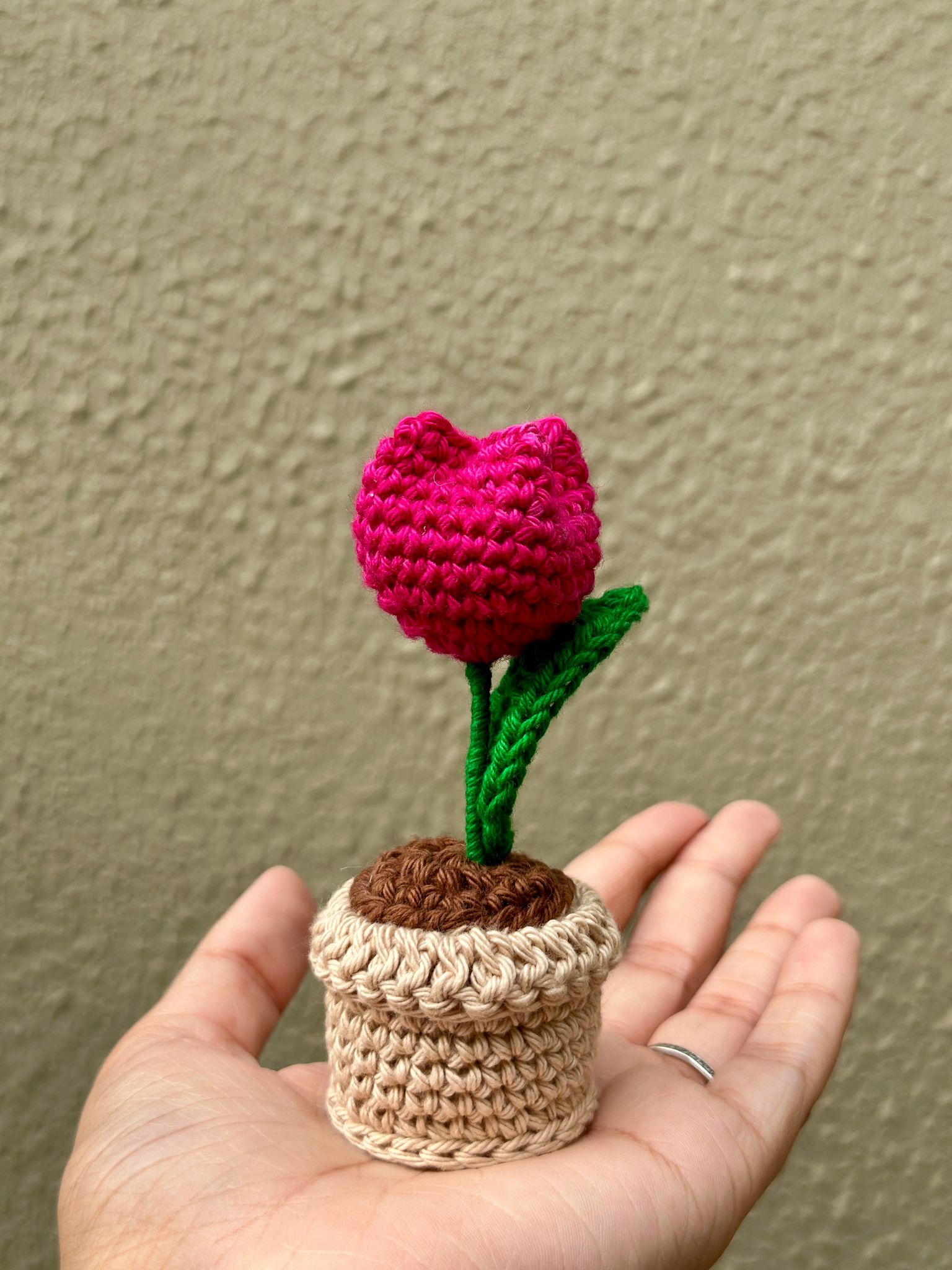 Crochet tulip flower pot-Pink