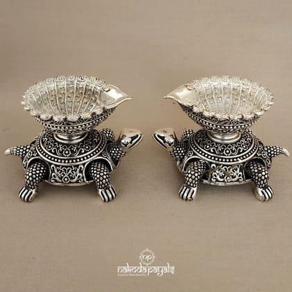 Turtle Deepam Pair (Aa0390)-1.5inch long and 2.25 inch wide( 170 grams)