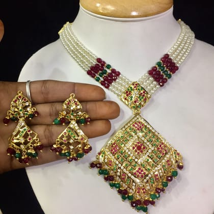 Jadau Necklace Sets 65498-Ruby-Green / Copper Alloy / Short Necklaces