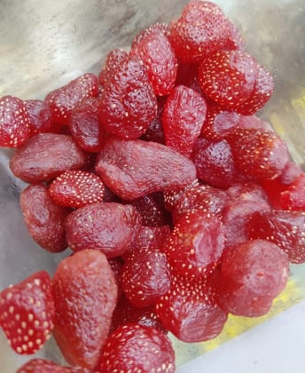 NUTZ PLUZ DELIGHTZ DRIED STRAWBERRY 250g