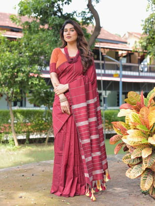 Durga cotton saree with contrast blouse.-Unstitched